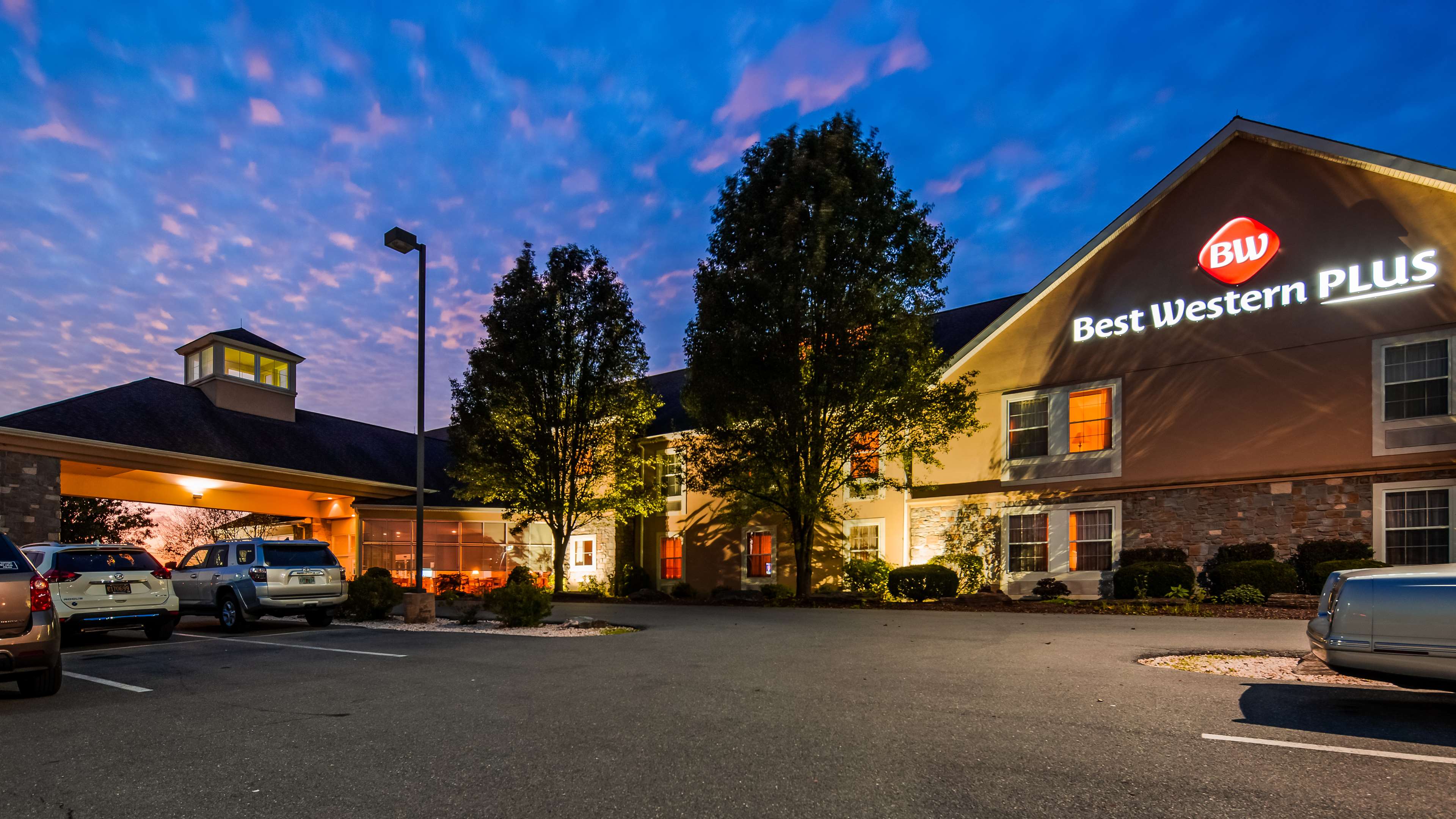 Best Western Plus Revere Inn & Suites Photo