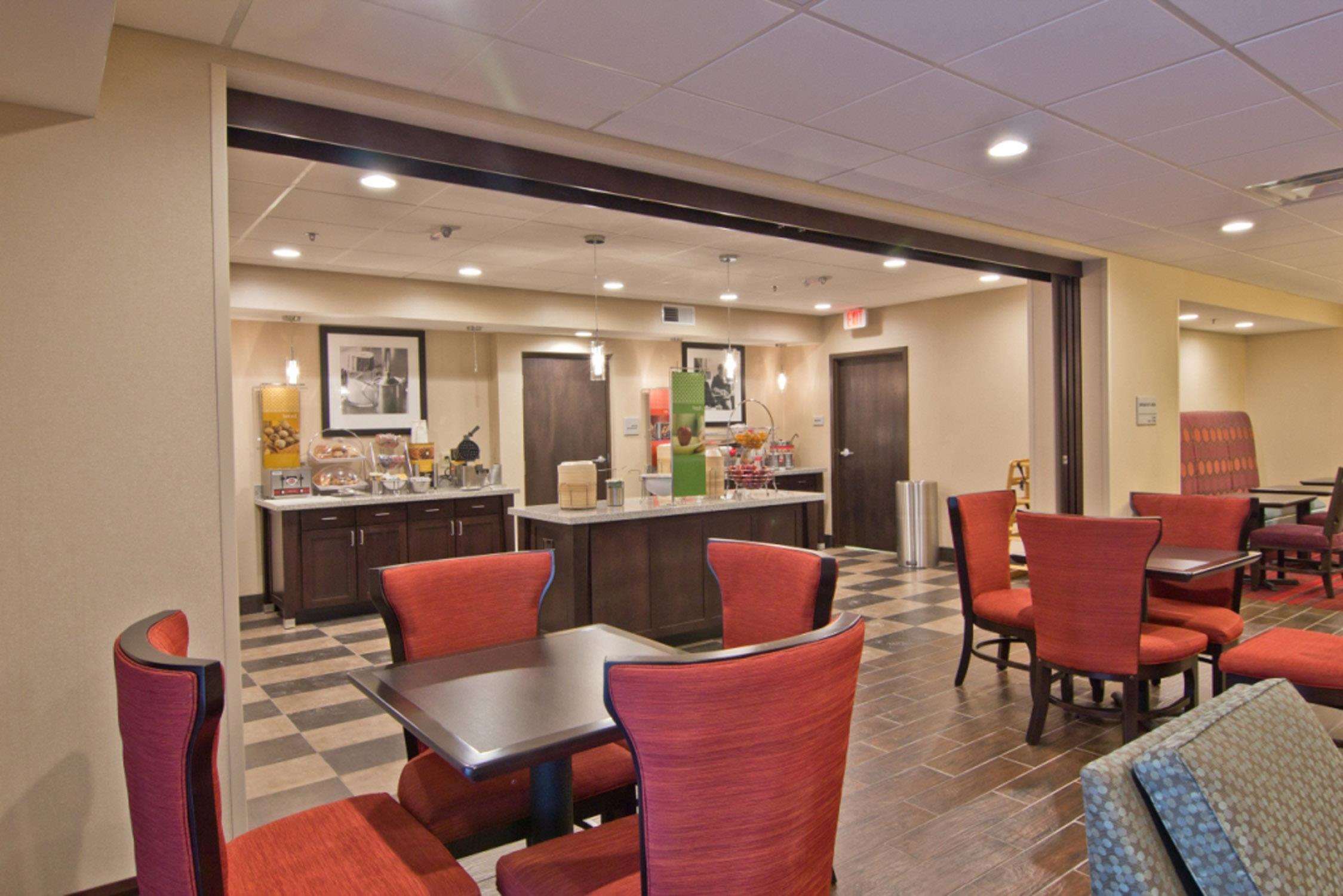 Hampton Inn Columbus-South Photo