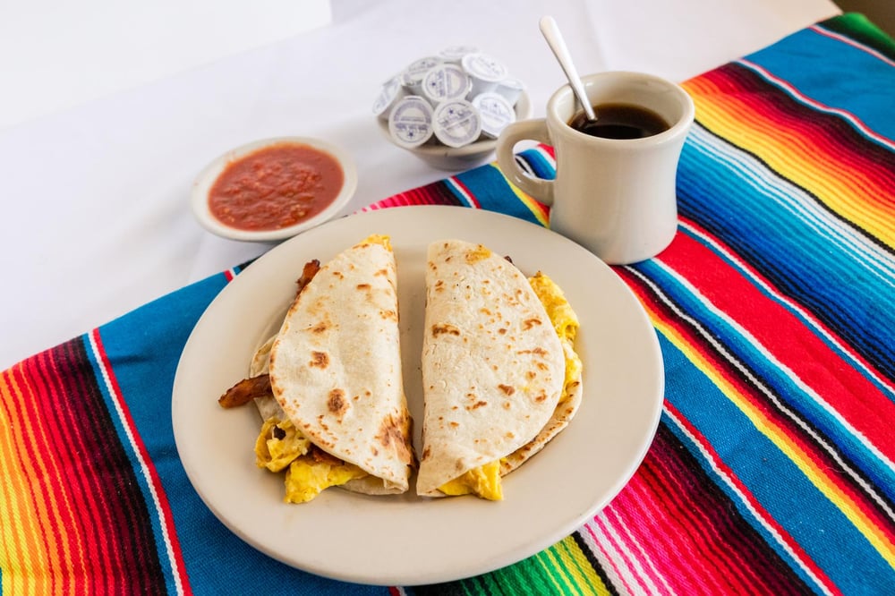 Town House Deluxe Tacos (2)