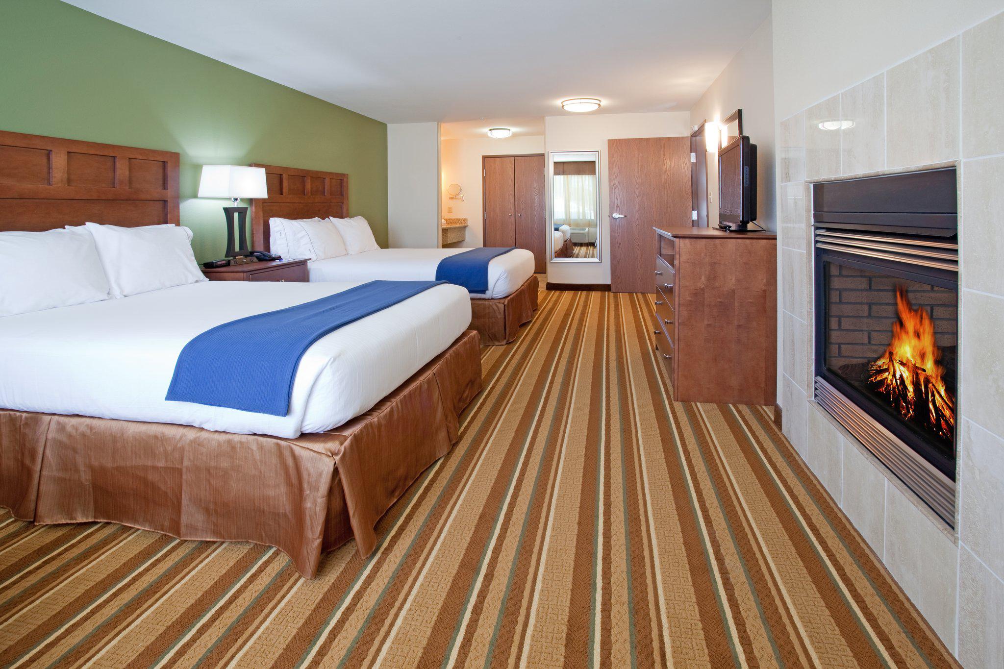 Holiday Inn Express & Suites Los Alamos Entrada Park Photo