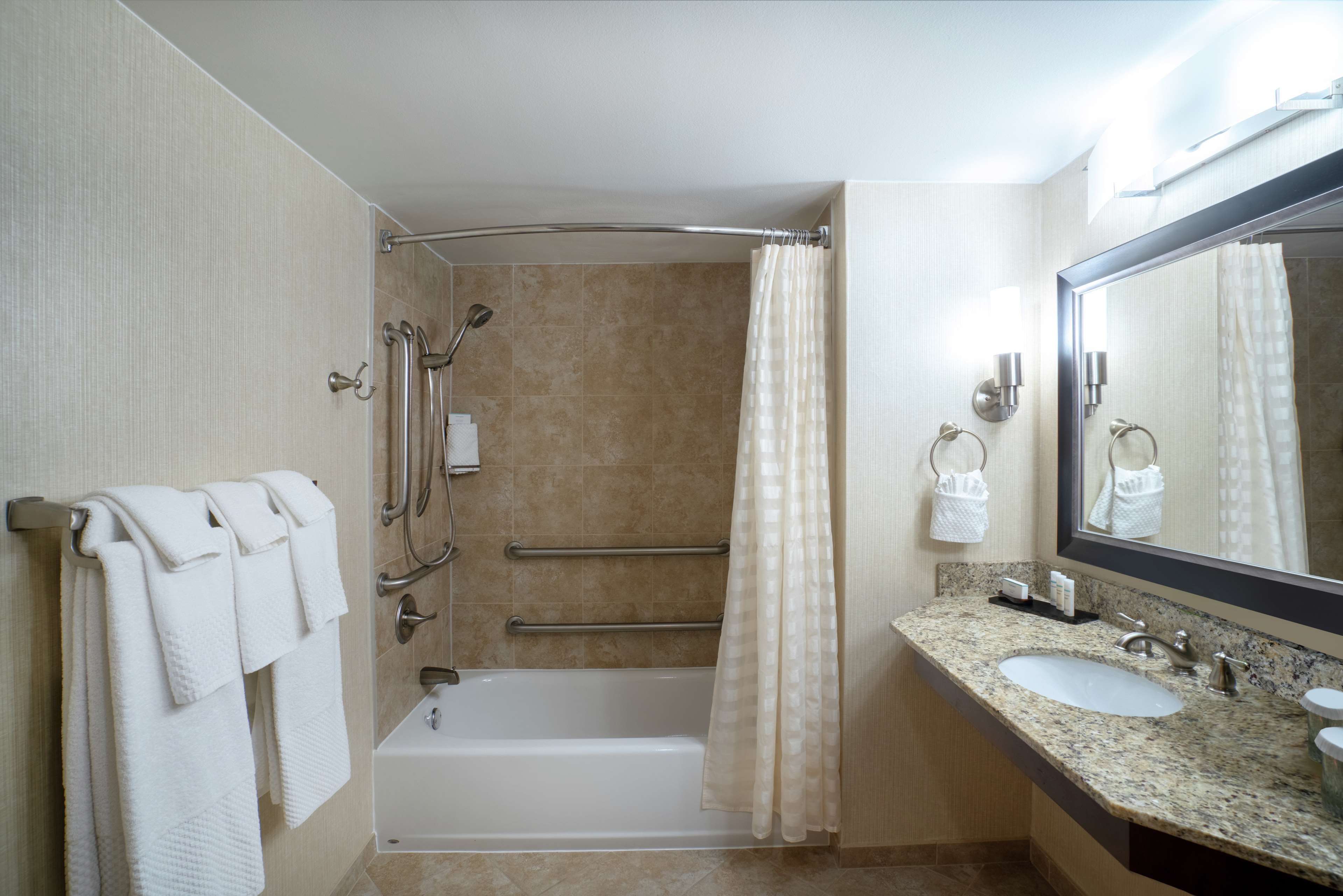 Guest room bath