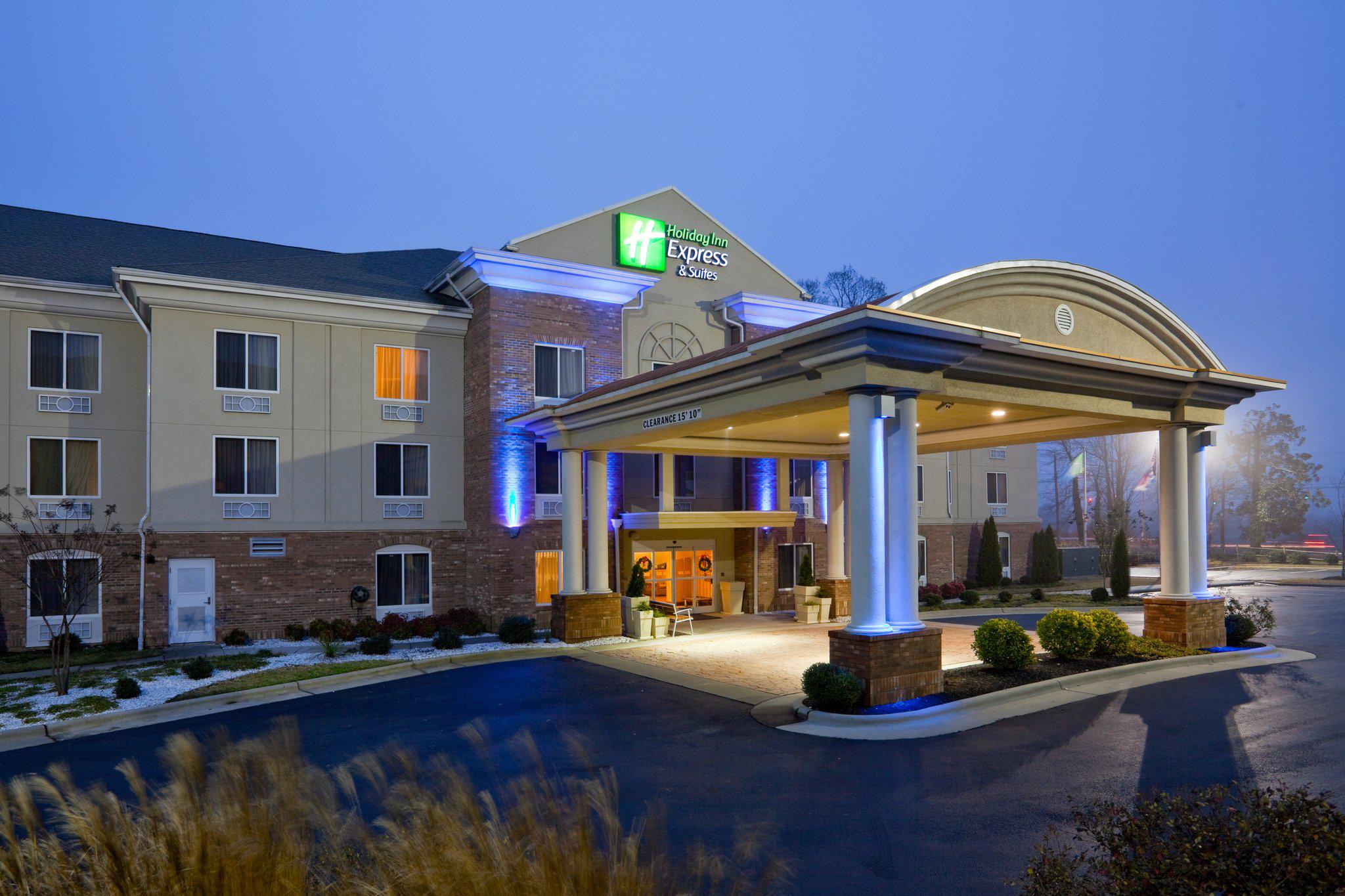 Holiday Inn Express & Suites High Point South Photo