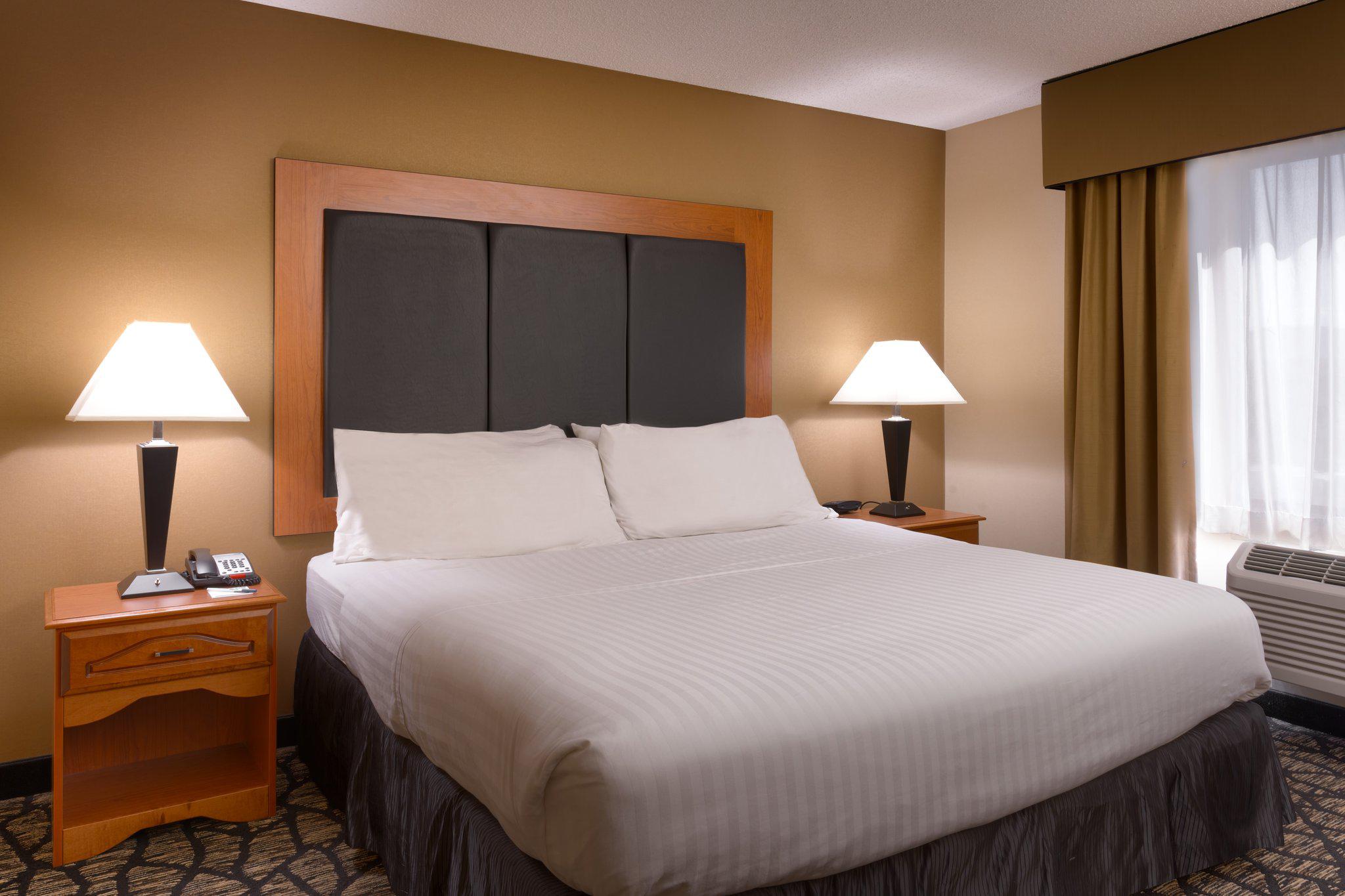 Holiday Inn Express & Suites Grand Junction Photo