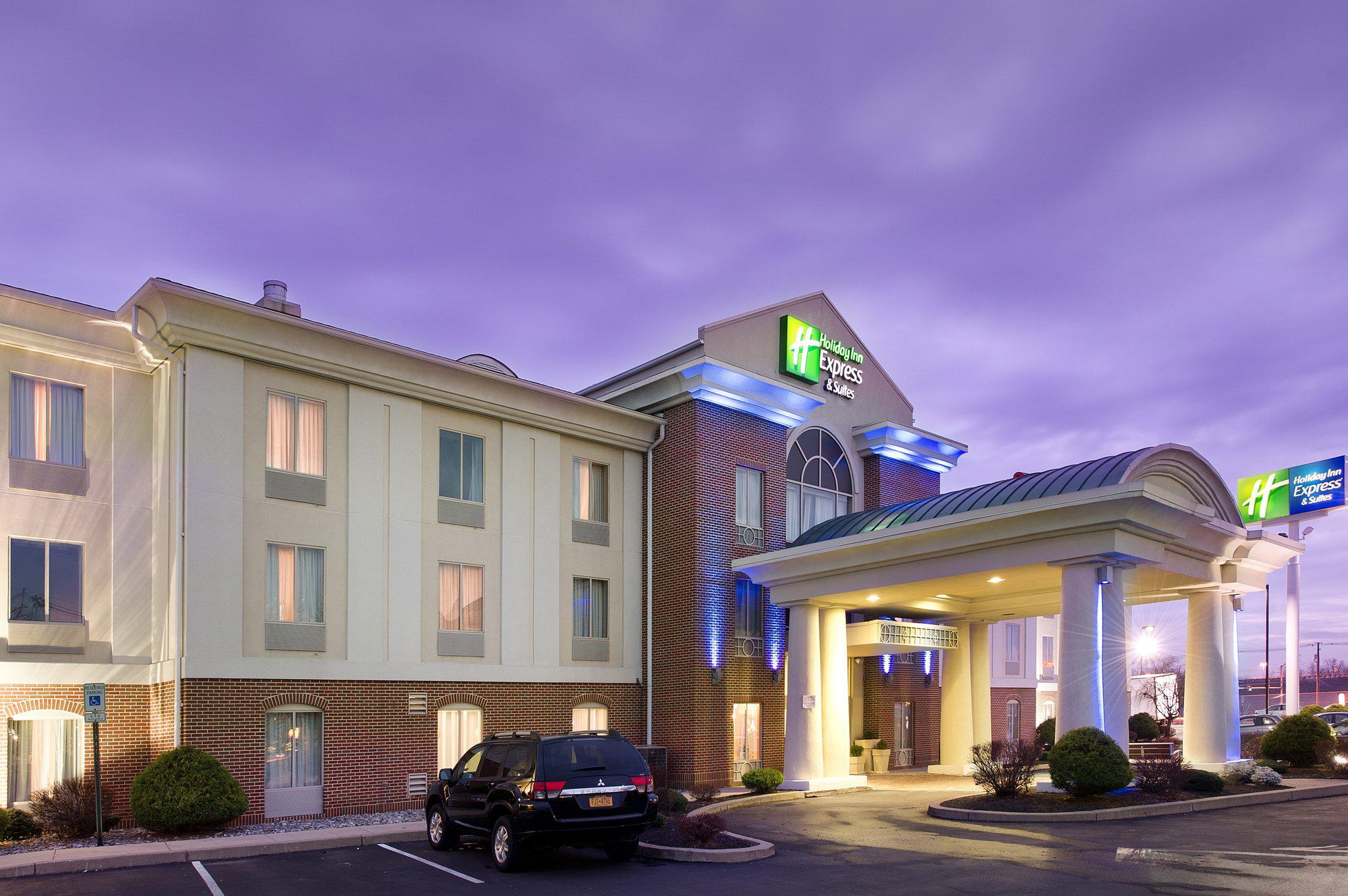 Holiday Inn Express & Suites Chambersburg Photo