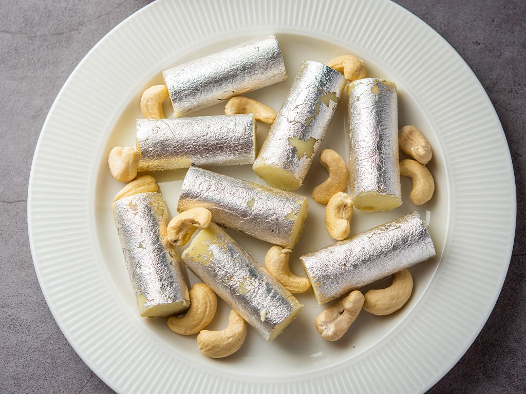 KAJU ROLL 1/2Lb