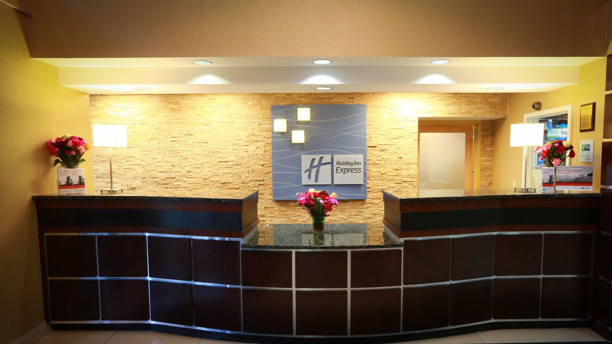 Holiday Inn Express & Suites West Chester Photo