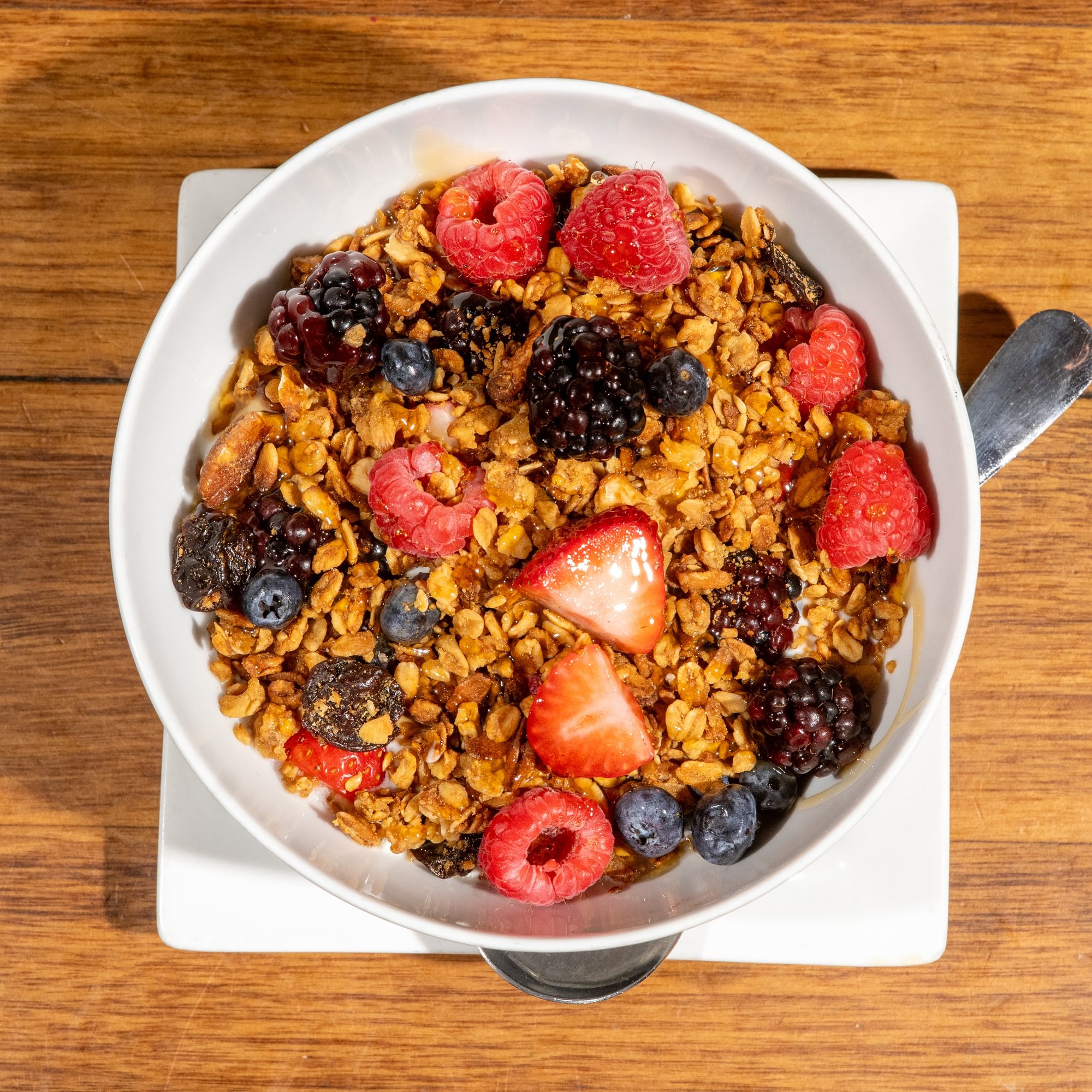 Homemade Granola with Vanilla Yoghurt & Fresh Fruit