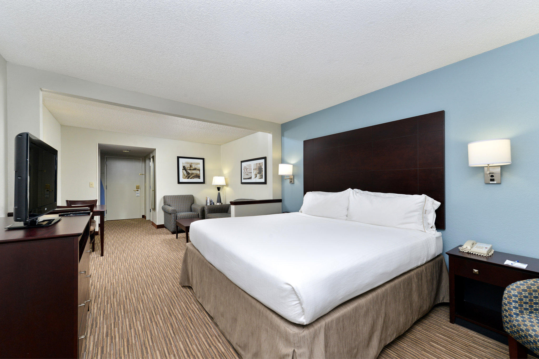 Holiday Inn Express & Suites Tampa/Rocky Point Island Photo