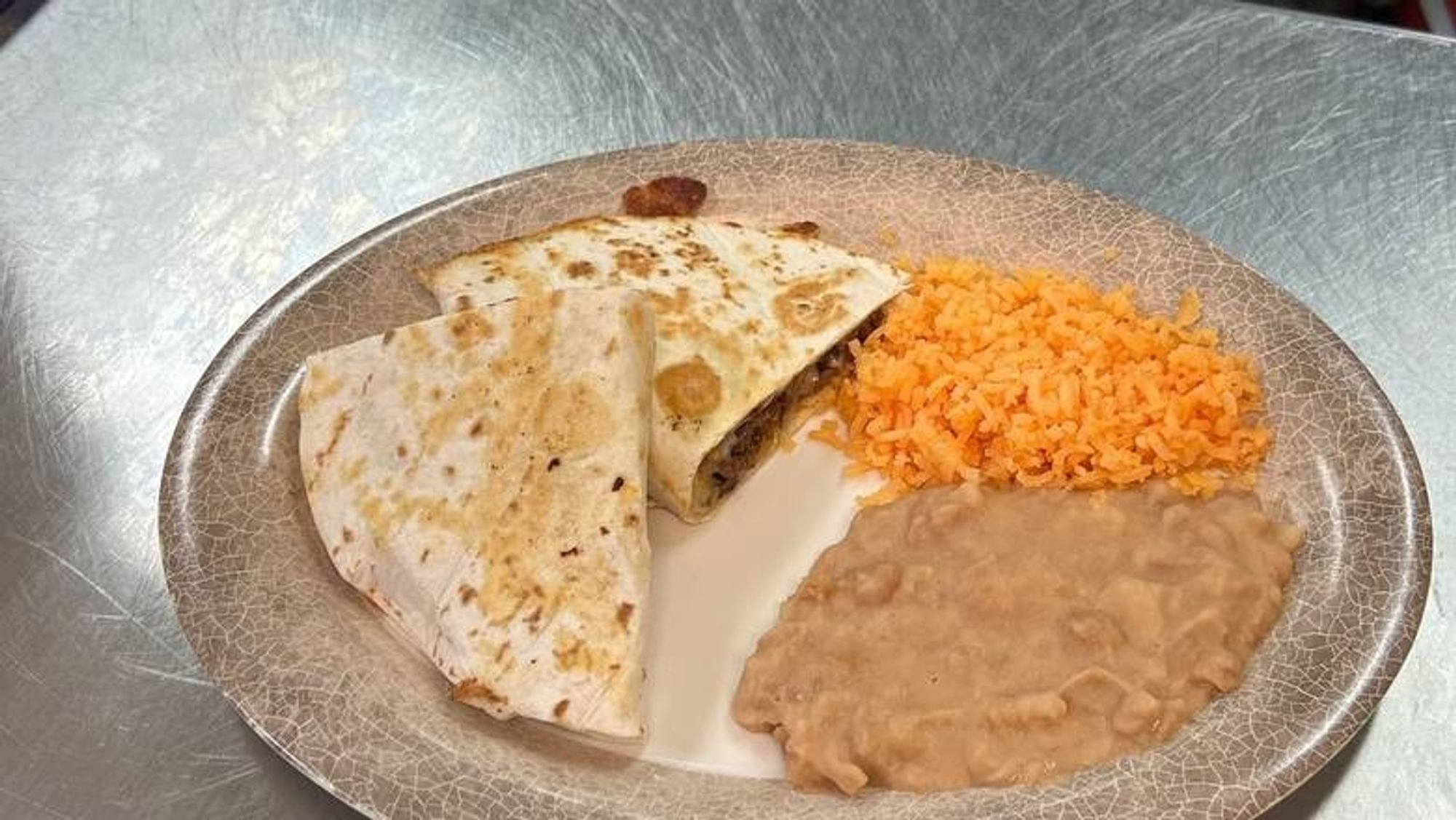 Quesadilla Chica con Arroz y Frijoles