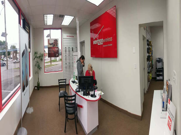 Images Verizon Authorized Retailer, TCC
