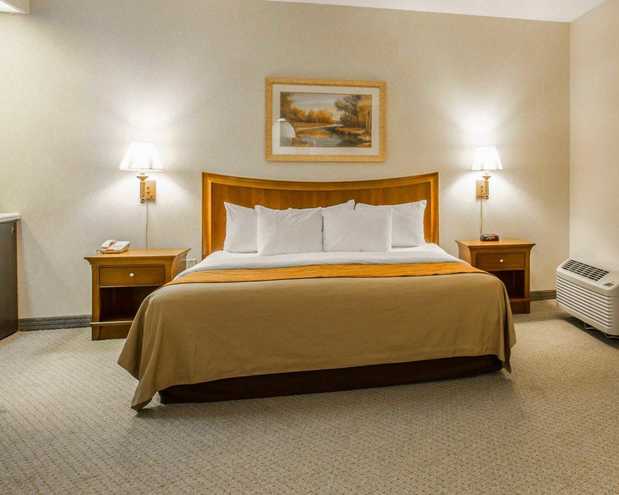 Images Rodeway Inn & Suites On The River