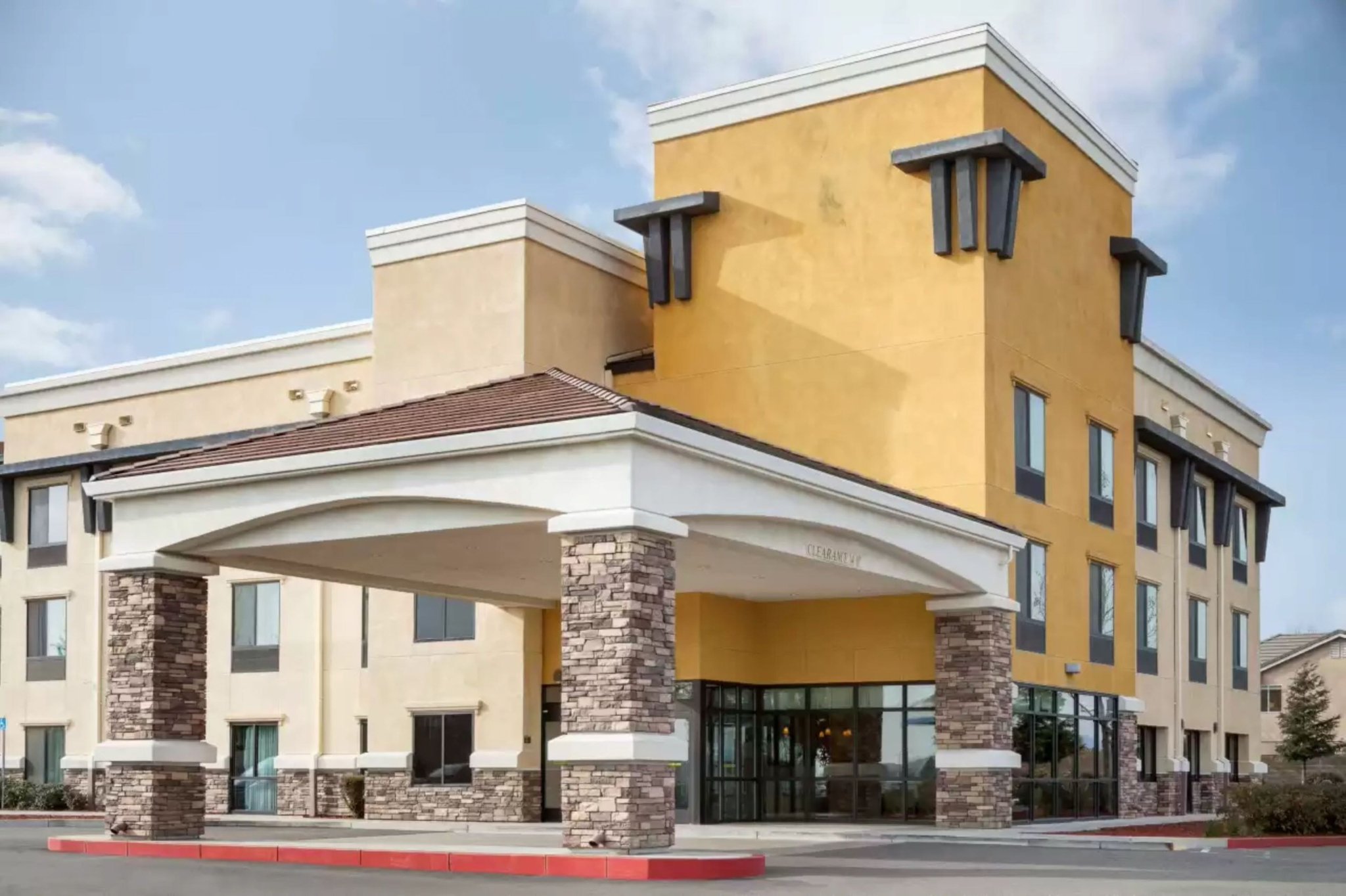 University Hotel - Davis Area Logo