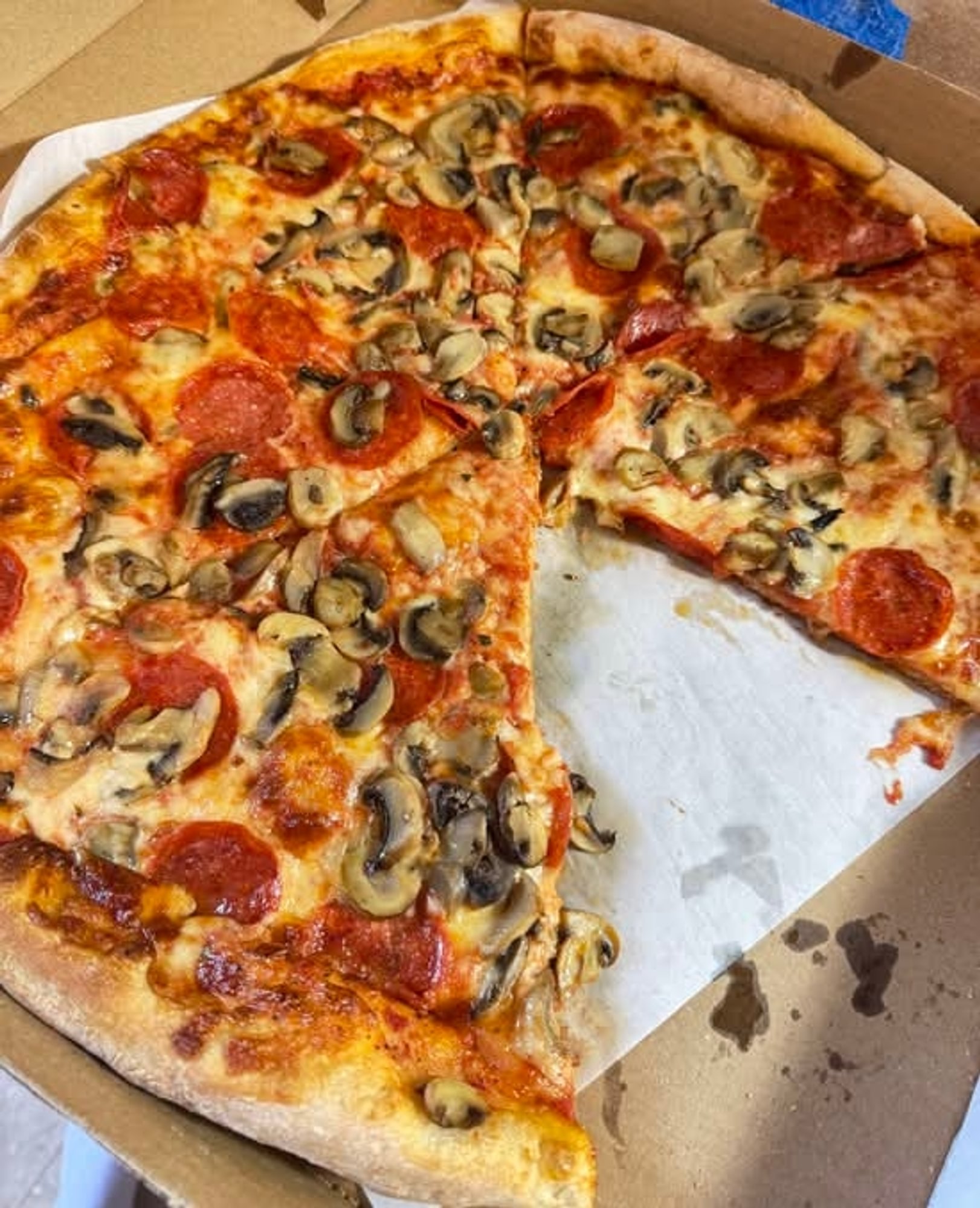 Mushroom & Pepperoni Pizza