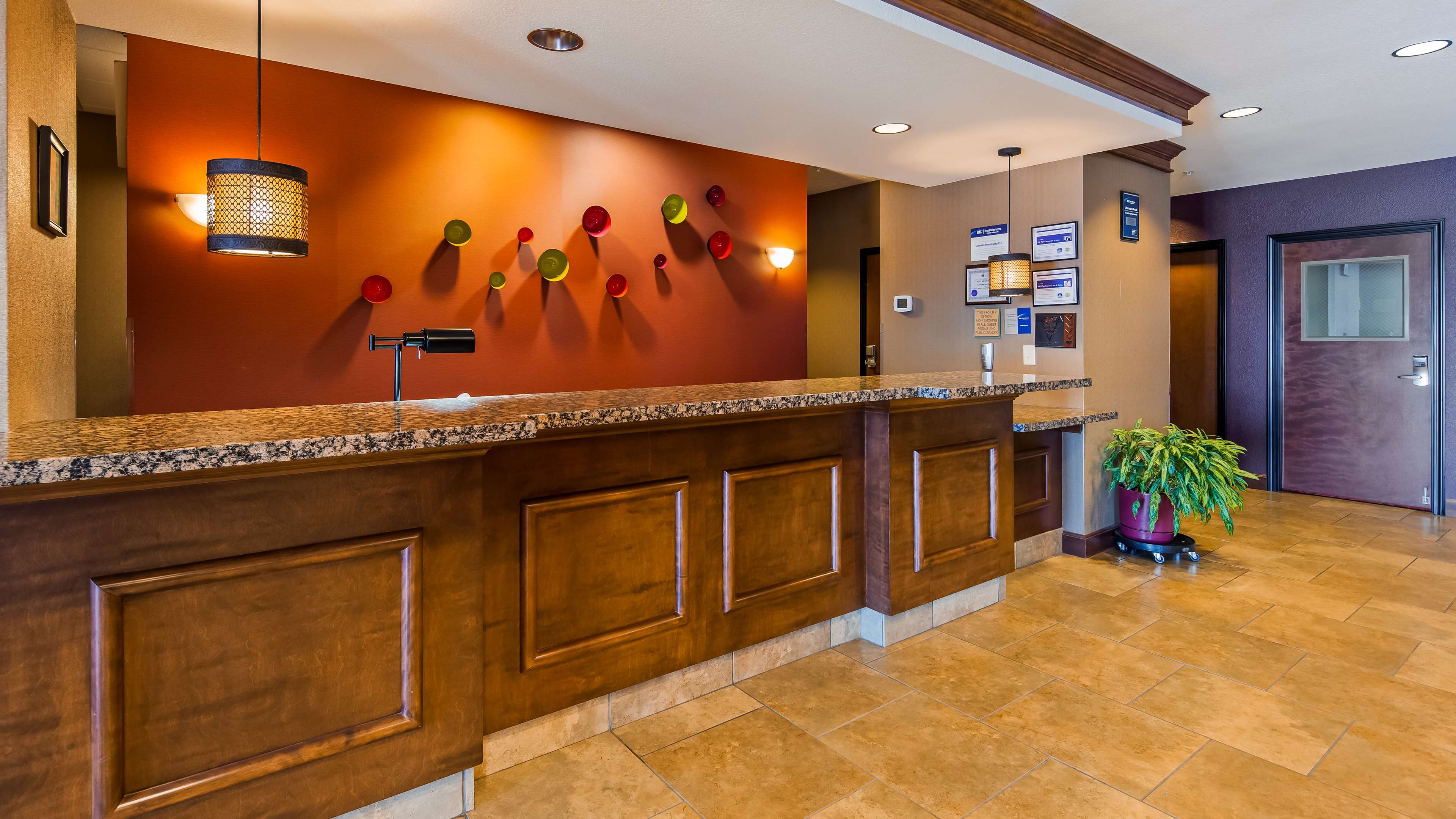 Best Western Plus Carousel Inn & Suites Photo