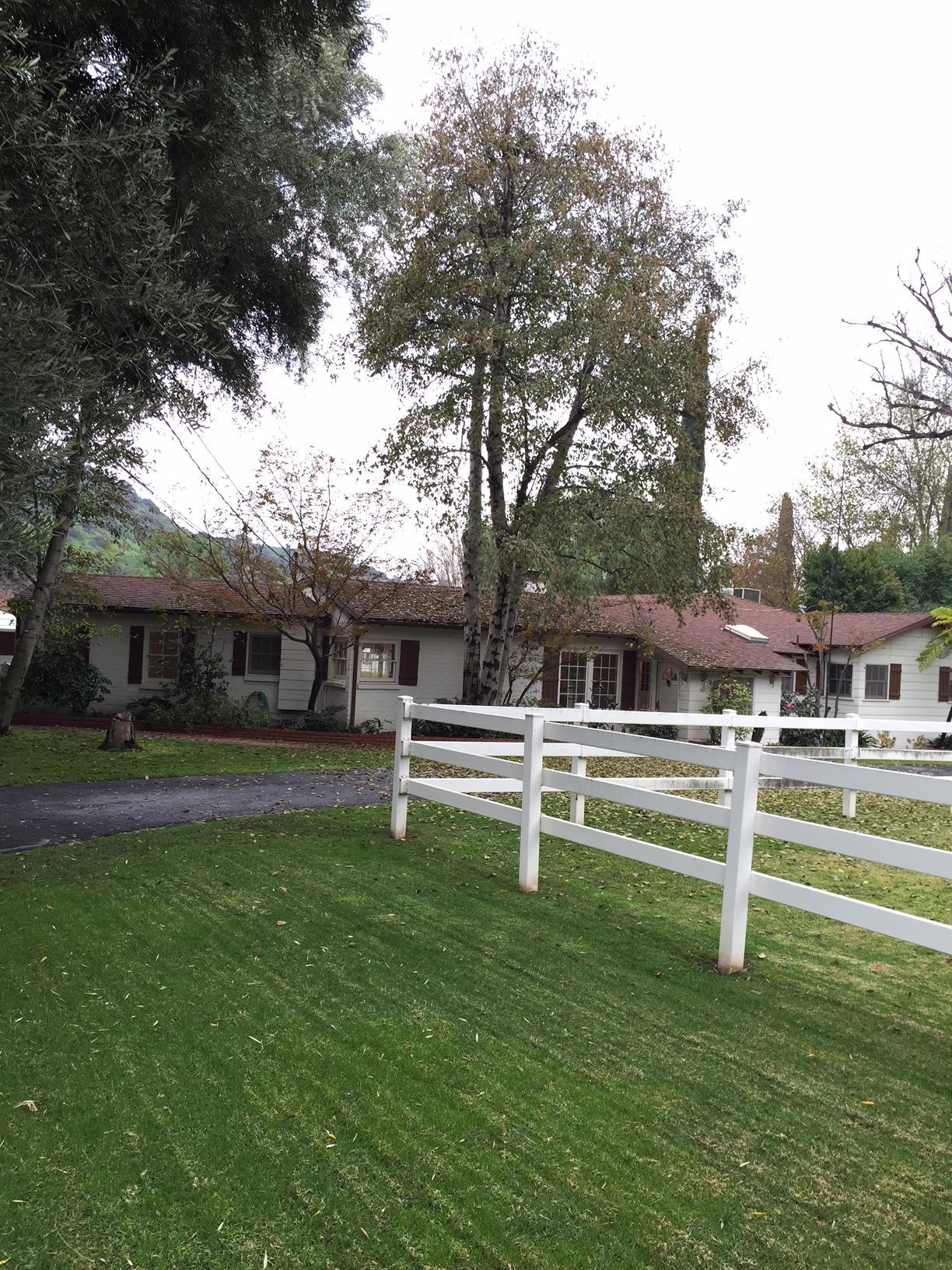 Wonderful Ranch property in LA with set up for two horses. Built and maintain beautifully from the 1940's Classic Ranch design