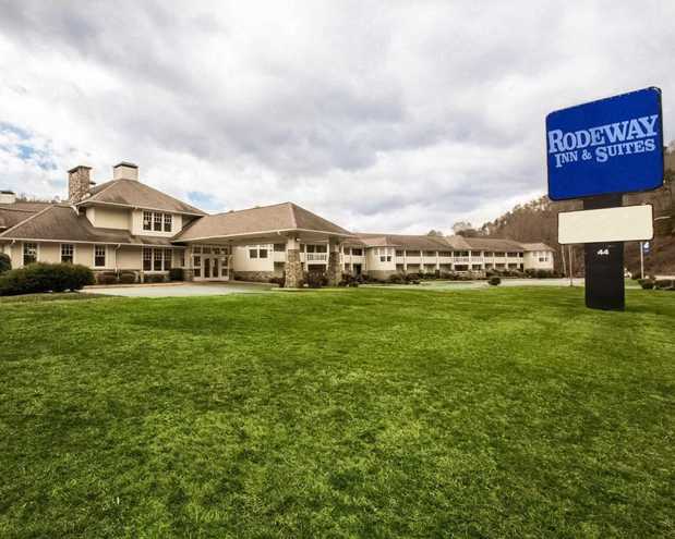 Images Rodeway Inn & Suites On The River