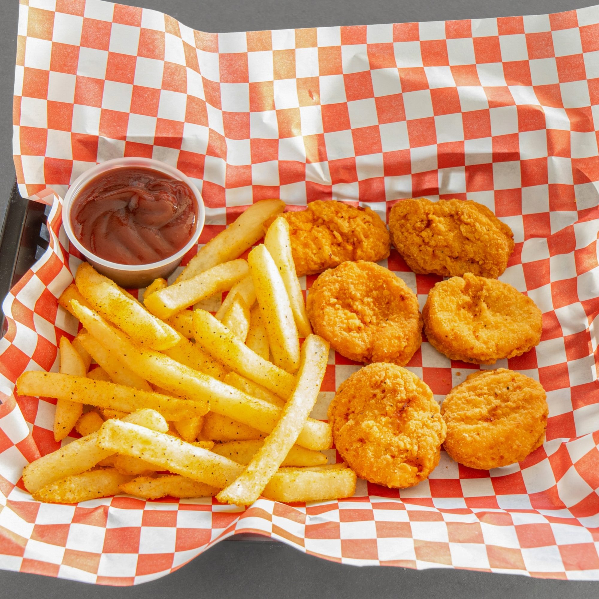 6 Pieces Chicken Nuggets with Fries