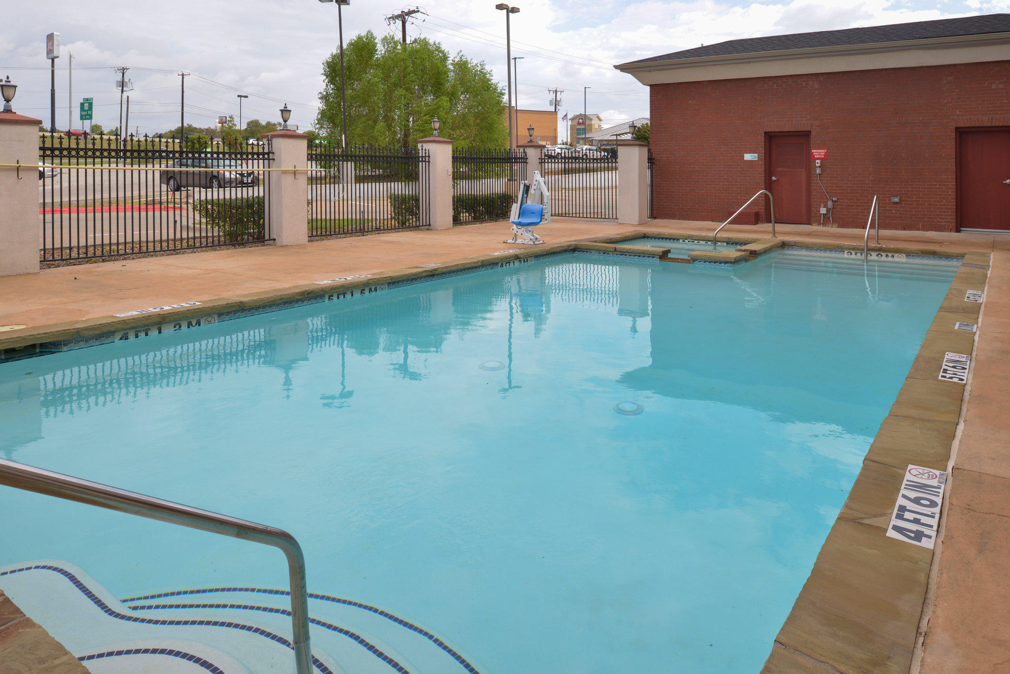 Holiday Inn Express & Suites Royse City - Rockwall Photo