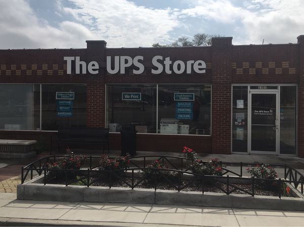 Facade of The UPS Store Grandview