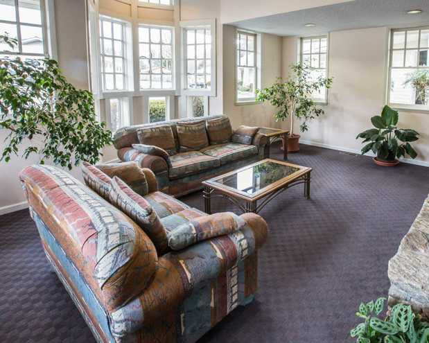 Images Rodeway Inn & Suites On The River
