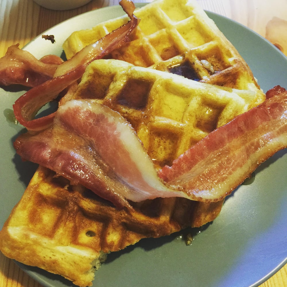 Waffle & Eggs w/Bacon