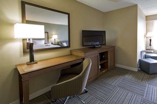 Images Hampton Inn Philadelphia-International Airport