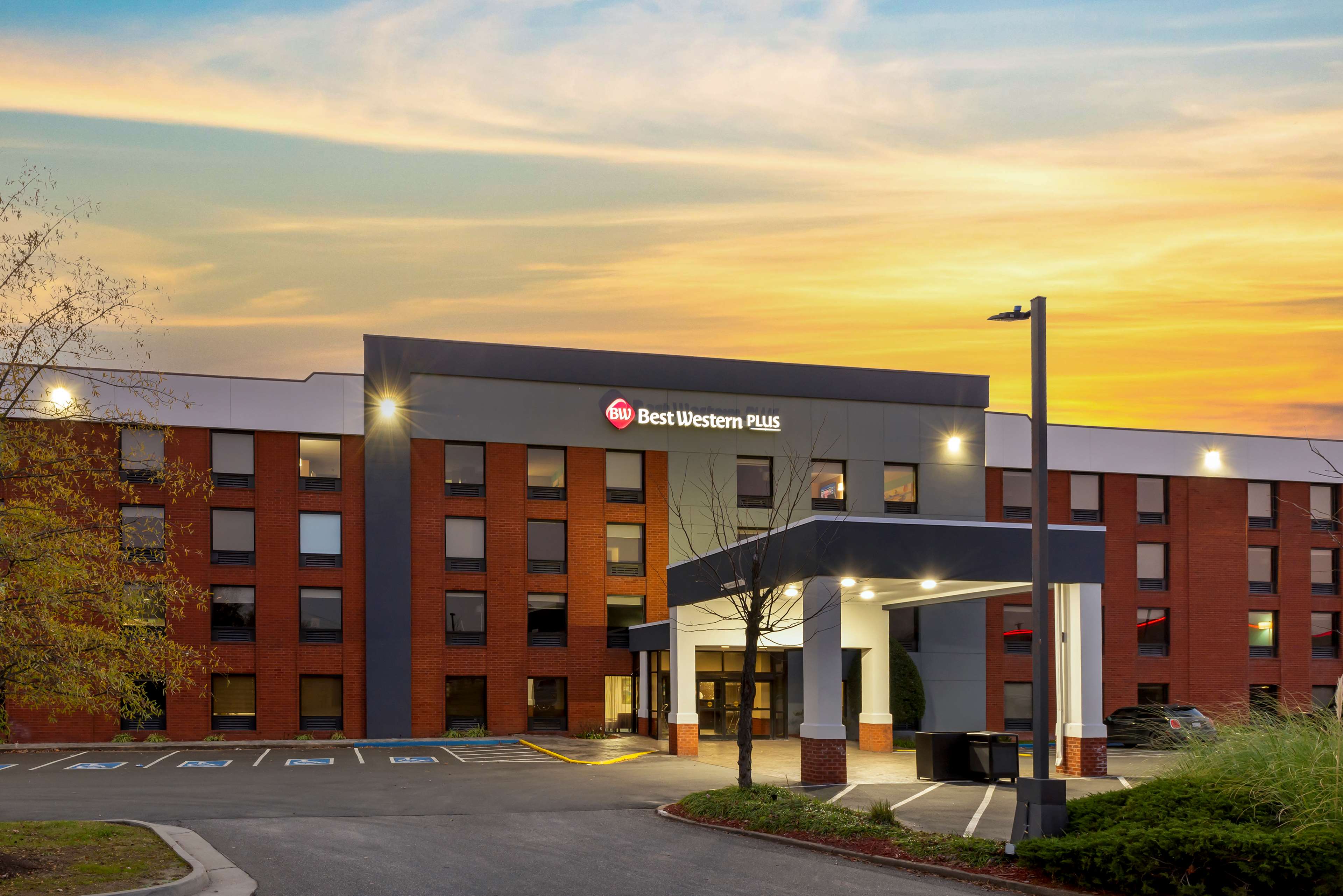 BEST WESTERN PLUS EXECUTIVE HOTEL