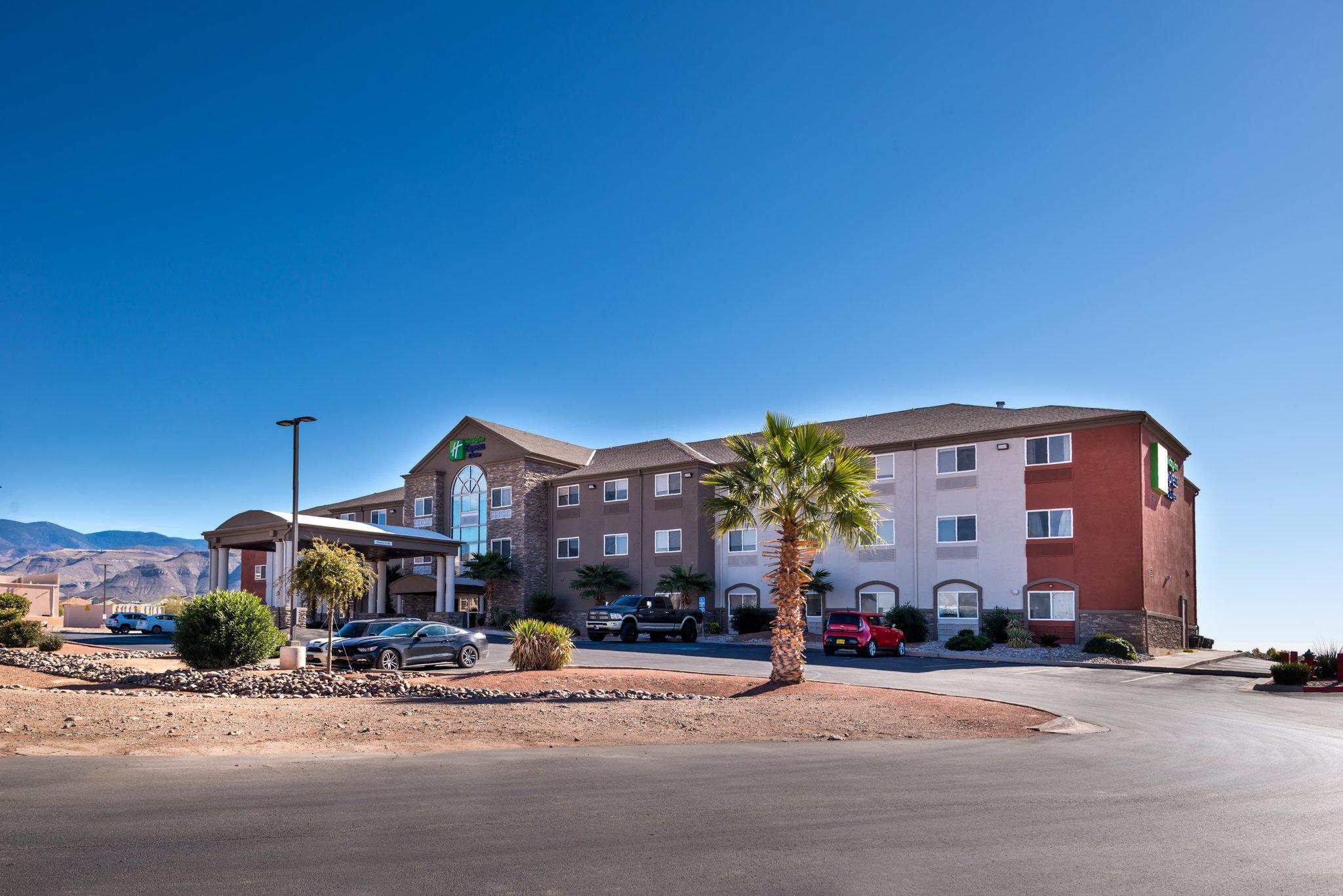 Holiday Inn Express & Suites Alamogordo Photo