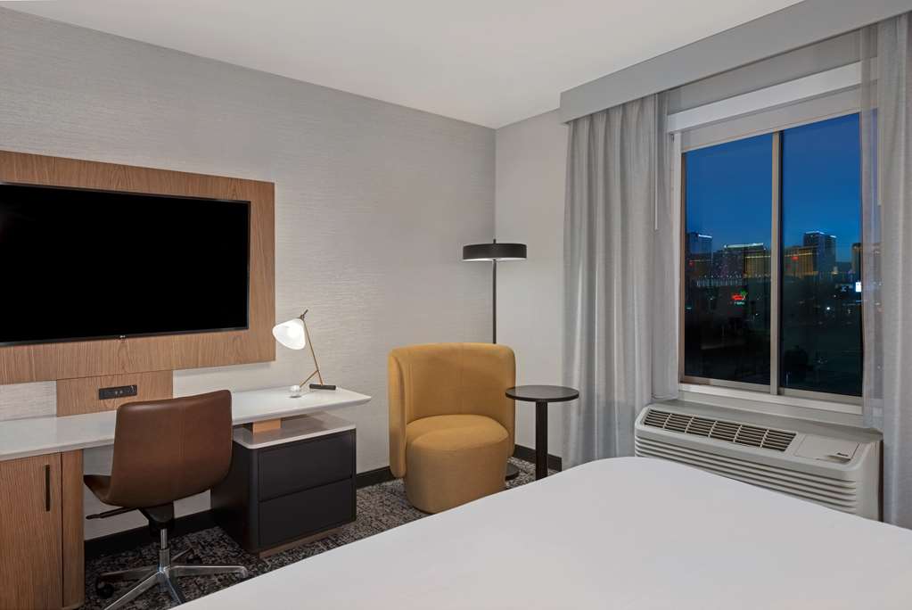 DoubleTree by Hilton Las Vegas East Flamingo Image