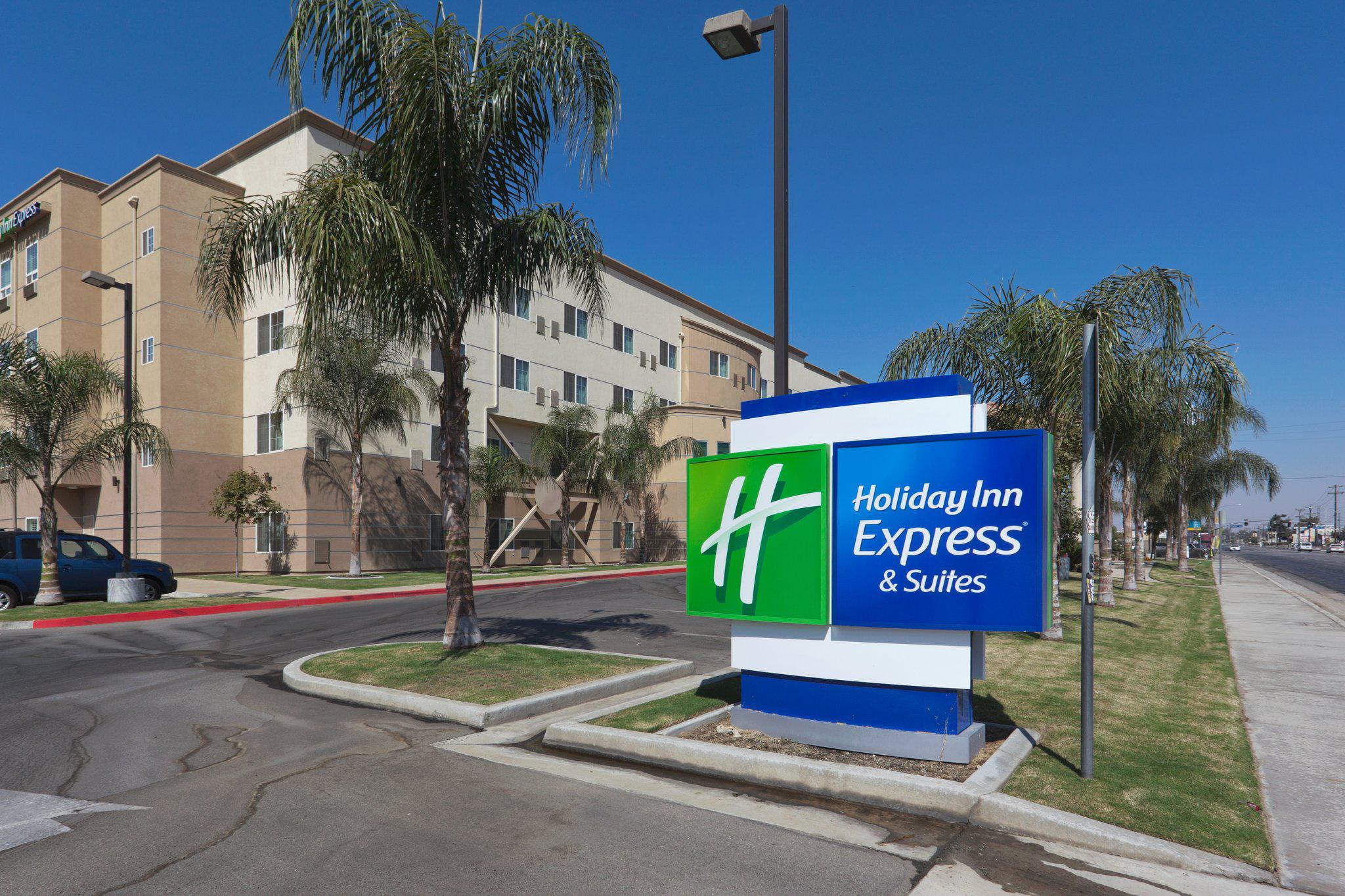 Holiday Inn Express & Suites Bakersfield Central Photo