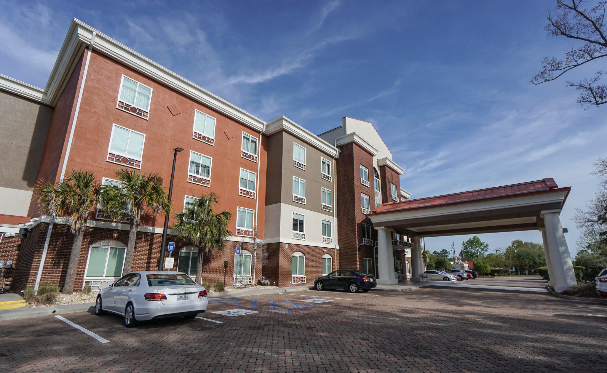 Holiday Inn Express & Suites Savannah - Midtown Photo