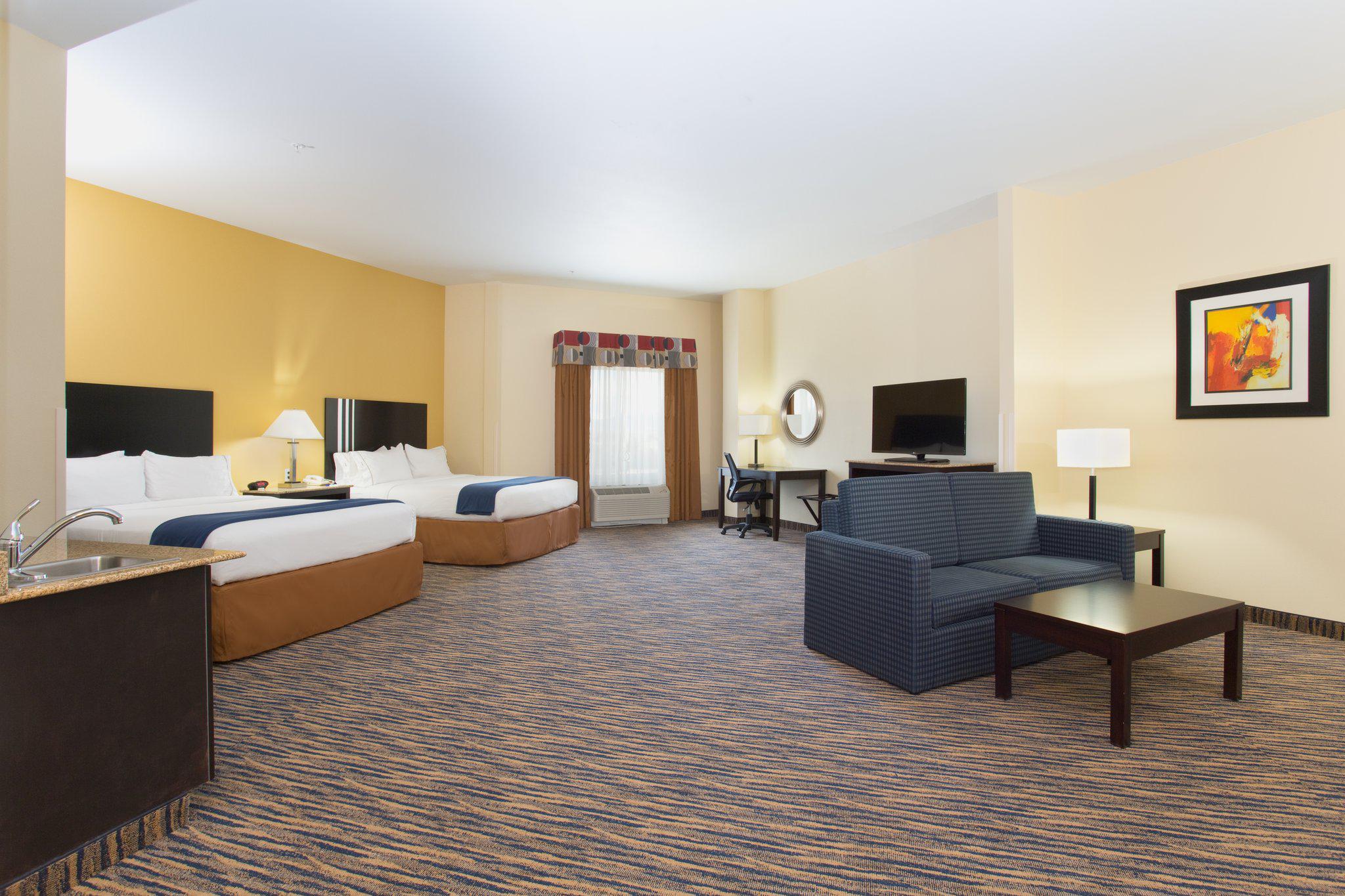 Holiday Inn Express & Suites Denver North - Thornton Photo