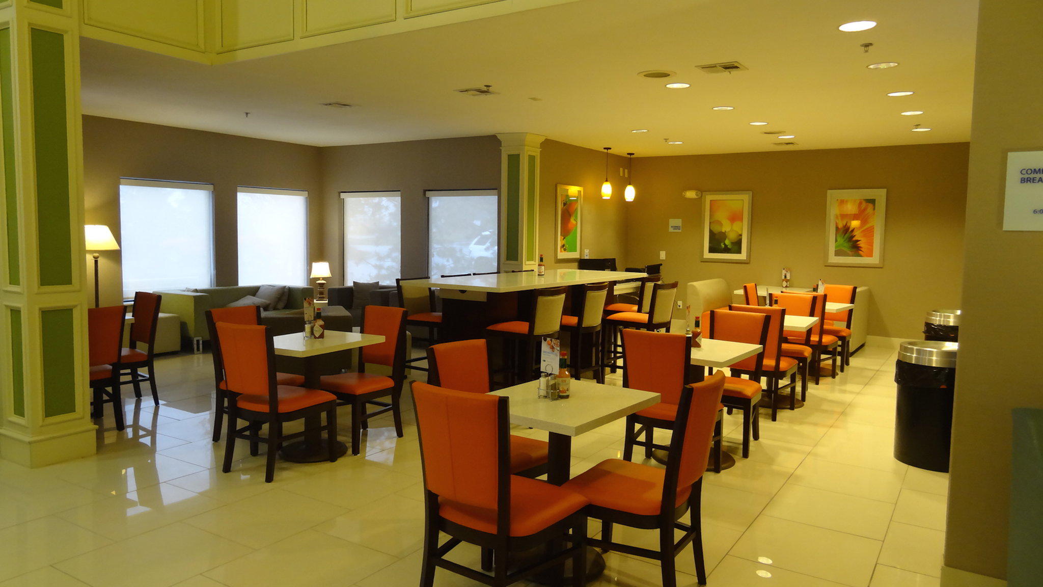 Holiday Inn Express Kansas City - Bonner Springs Photo