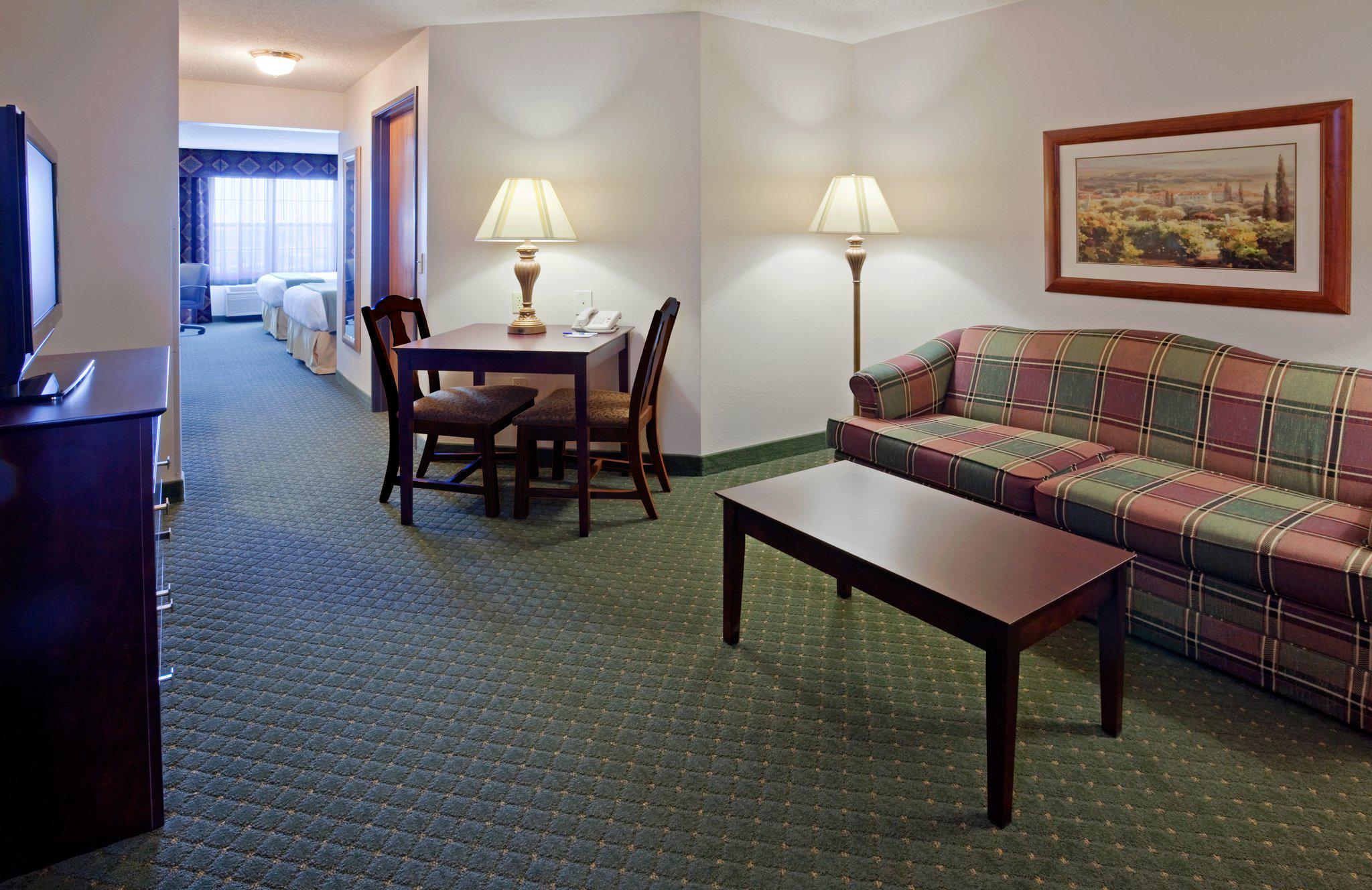 Holiday Inn Express & Suites Oshkosh-Sr 41 Photo