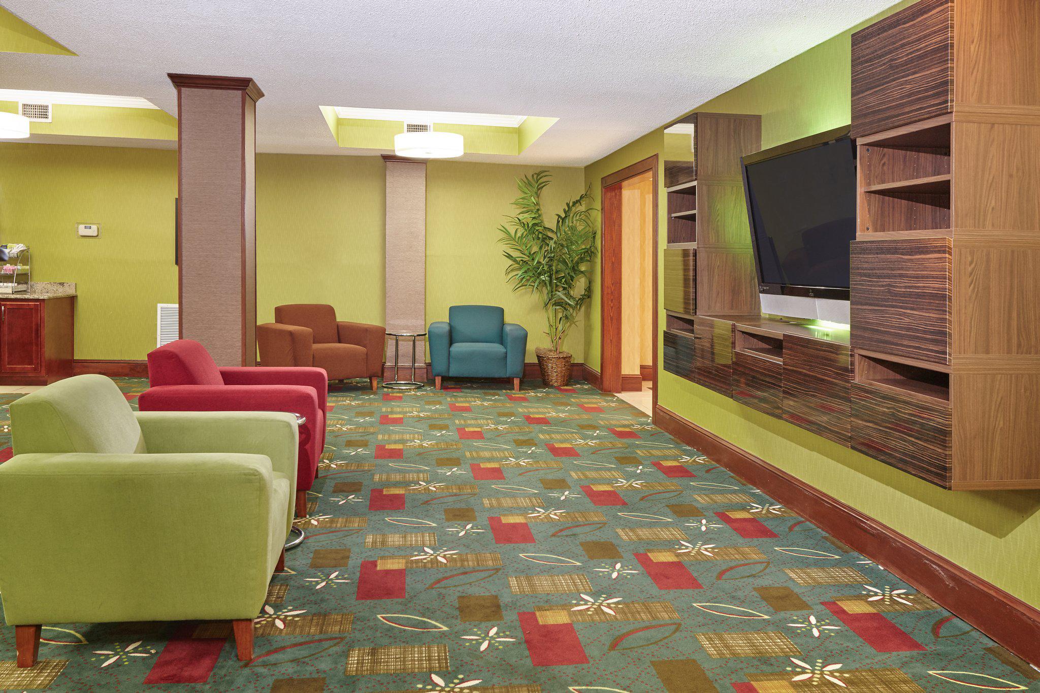 Holiday Inn Express & Suites Buford-Mall of GA Photo