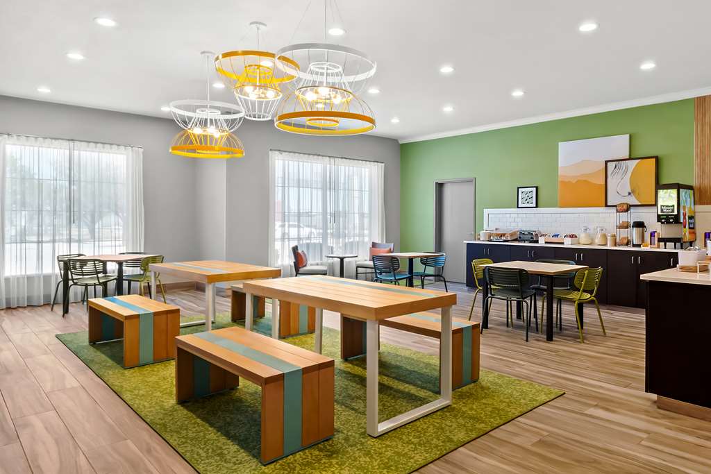 Spark by Hilton Selma Image