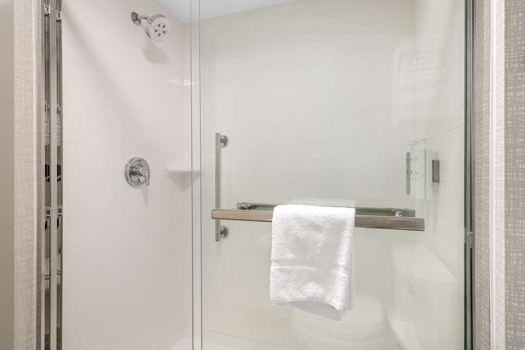 Hampton Inn & Suites Bakersfield Central Image