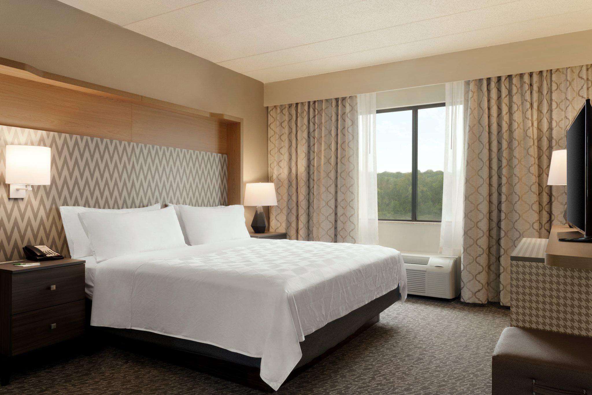 Holiday Inn & Suites Council Bluffs-I-29 Photo