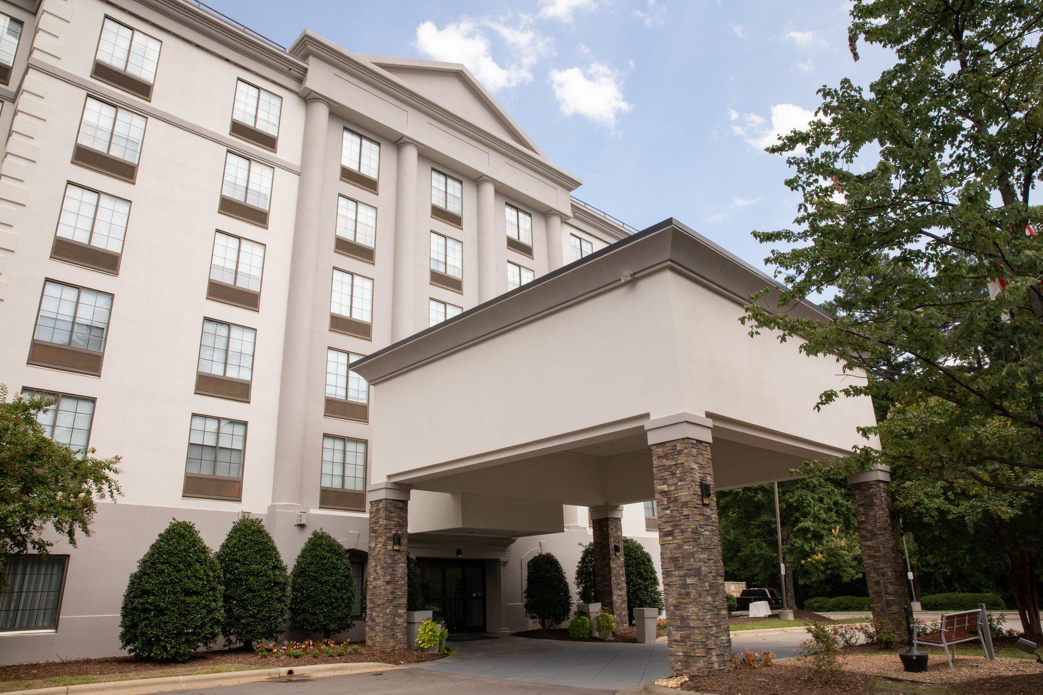 Holiday Inn & Suites Raleigh-Cary (I-40 @Walnut St) Photo