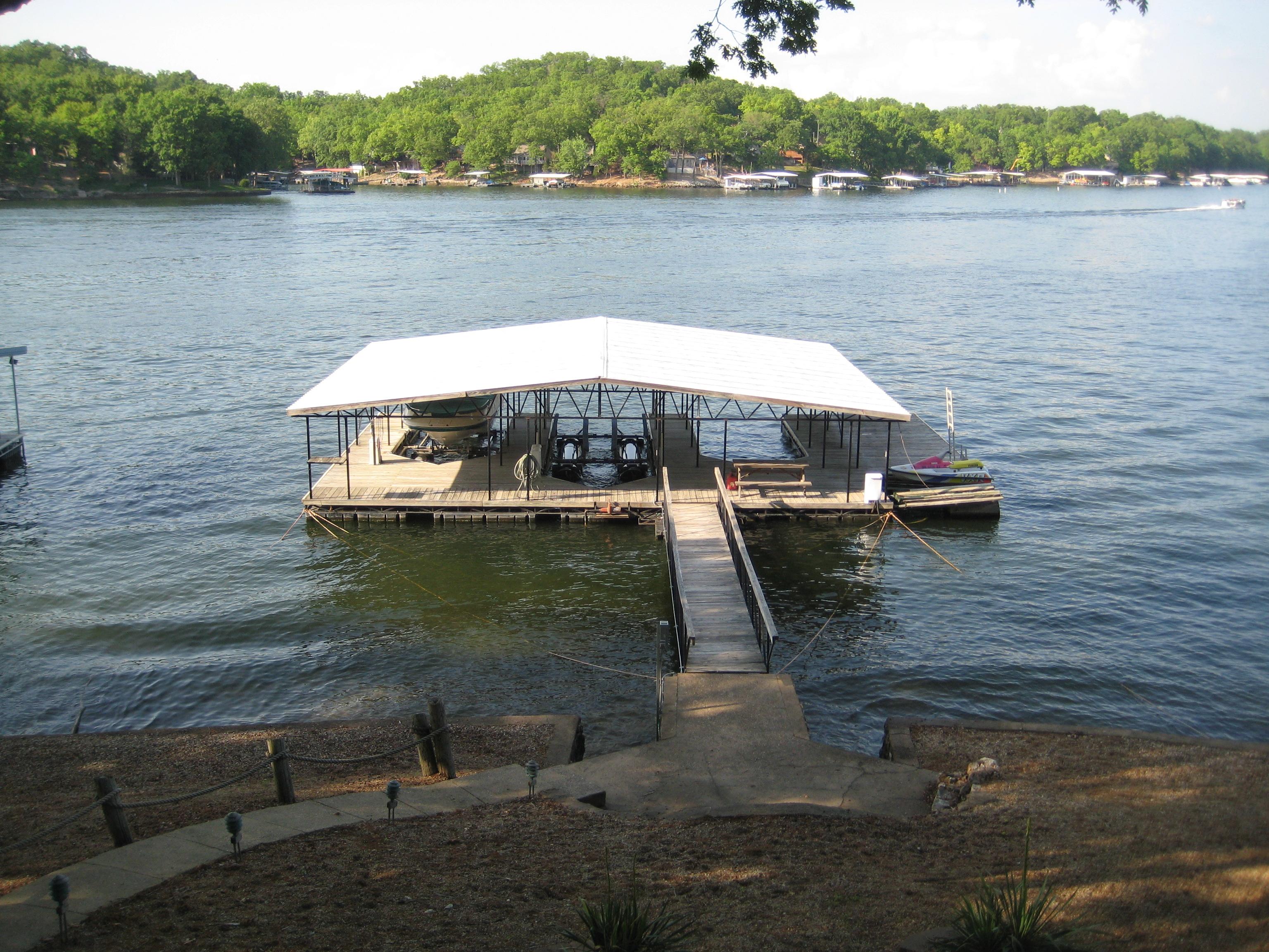 4 bedrooms, lots of room to vacation and really enjoy the Lake. Large dock to swim, boat, fish and just relax!