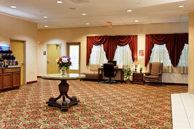 Images Holiday Inn Express Metropolis