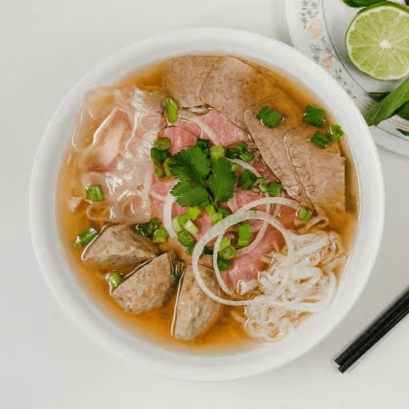 P8. Eye Round, Flank, Fatty Brisket, Tendon & Tripe Pho