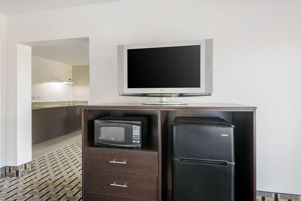 Images Clarion Inn & Suites