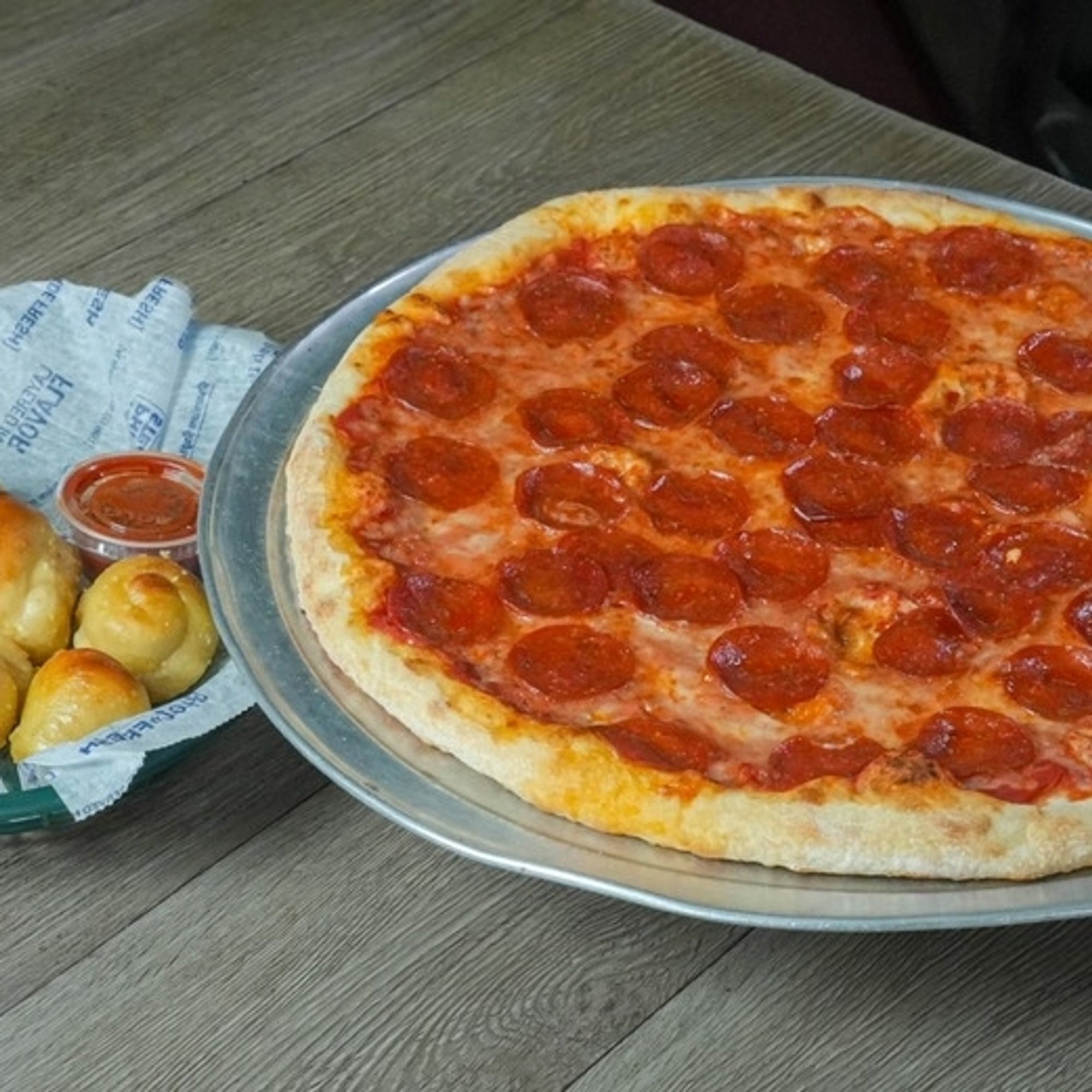 Pizza & Knots Special ($21.99)