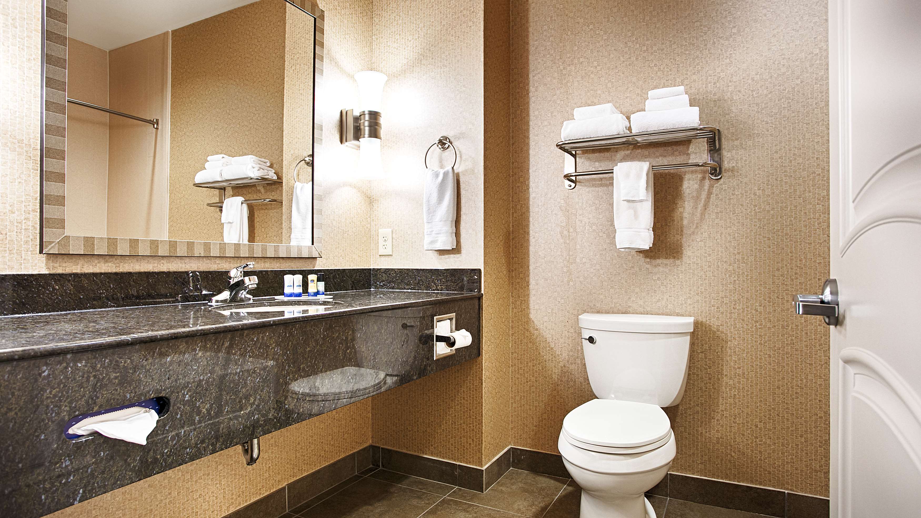 Best Western Plus Texarkana Inn & Suites Photo