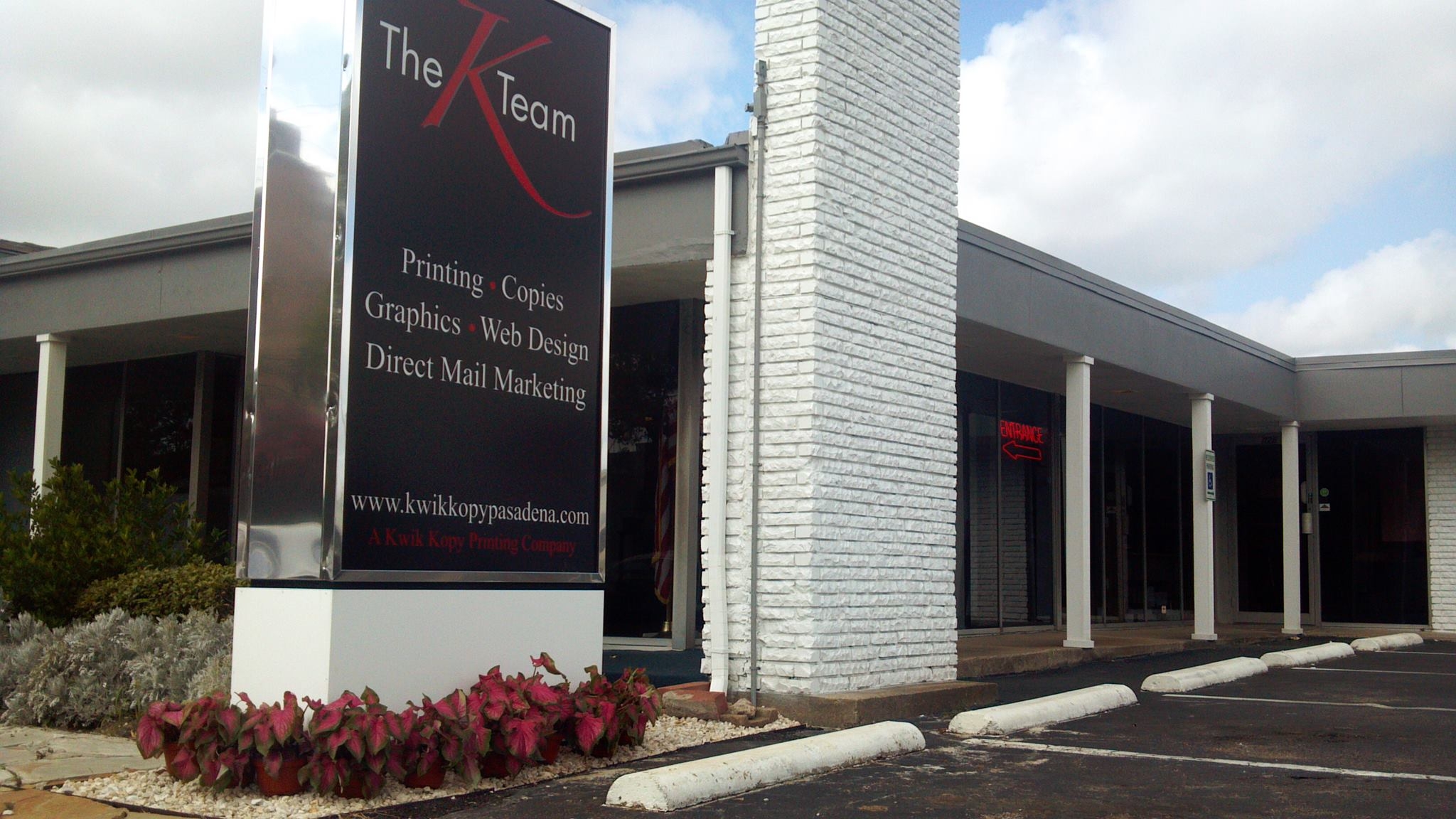 UPS Authorized Shipping Outlet Logo