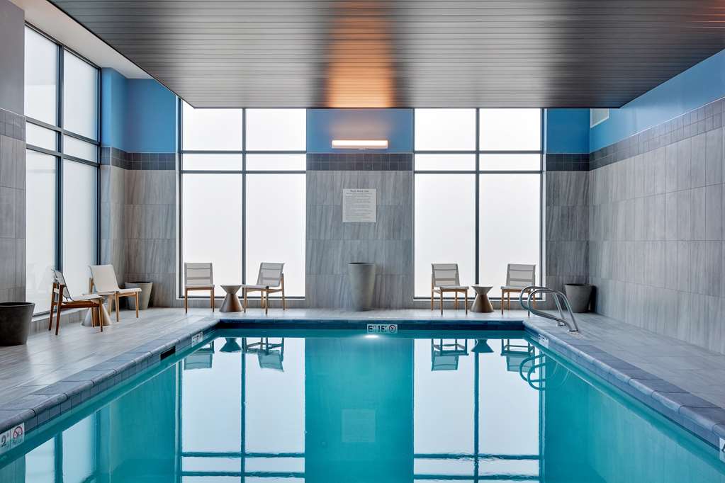 Hampton Inn Salem Boston Image