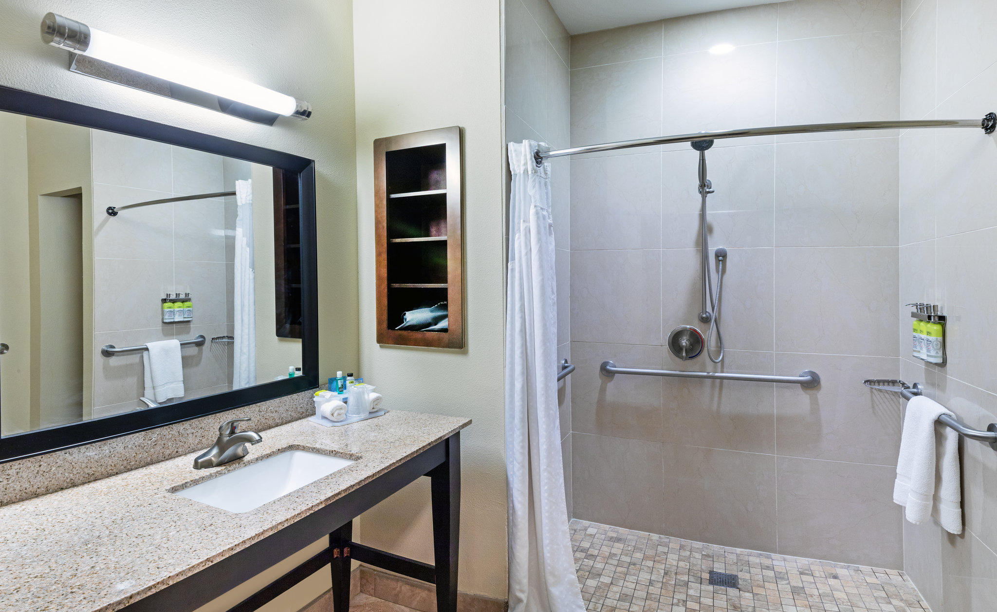 Holiday Inn Express & Suites Floresville Photo