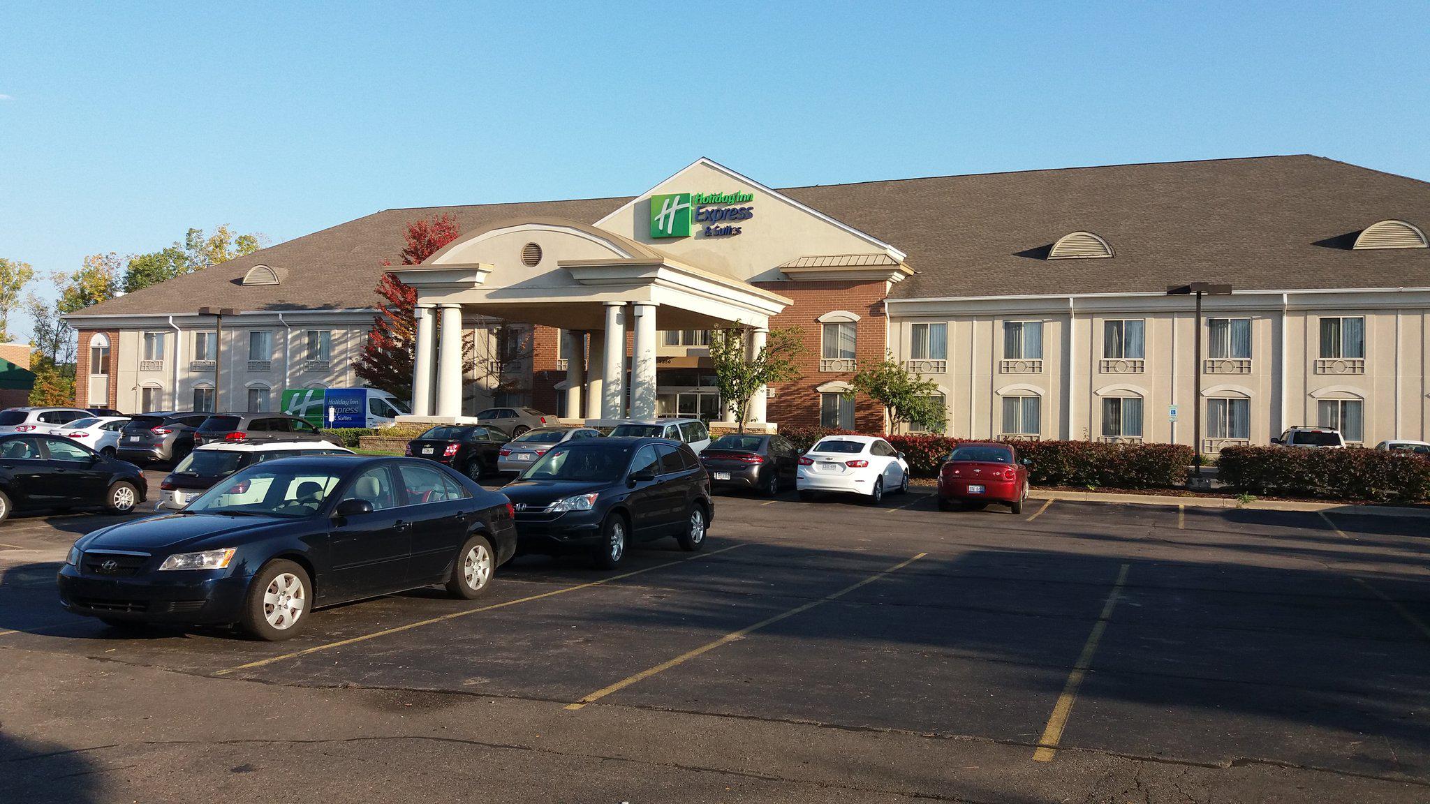 Holiday Inn Express & Suites Waterford Photo