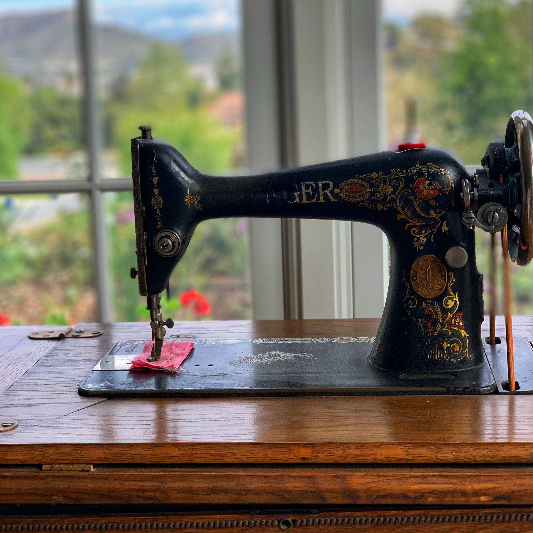We're proud to offer a wide array of sewing classes in Newbury Park, CA, to cater to seamstresses of all interests and skill levels. Business owner Elizabeth Vana Bryant is a Palmer/Pletsch-certified instructor and has been sewing casual, professional, costume, and formal wardrobes her entire life for herself and others. Her classes will help you learn to sew clothes that celebrate your unique figure and help you look and feel beautiful.